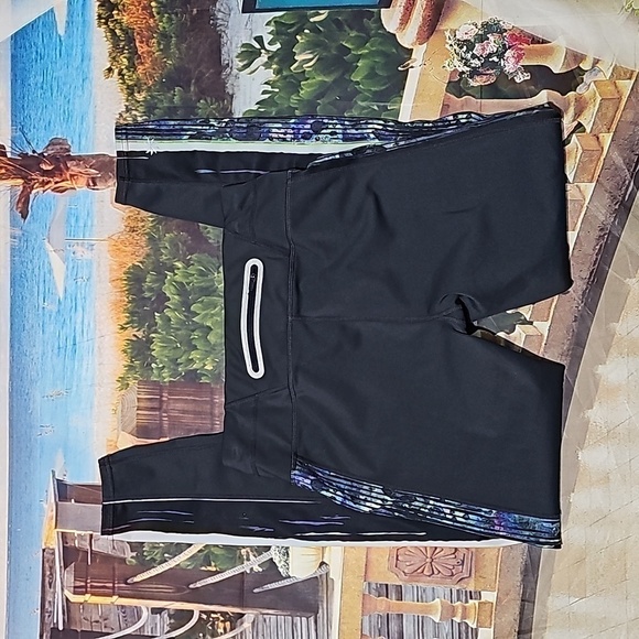 Athleta Capri Leggings Size Small - Picture 6 of 8